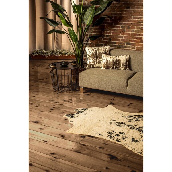 Palacedesigns 4 x 5 ft. Faux Cowhide Non Skid Area Rug - Off White - Black & Gold PA3098658 - main